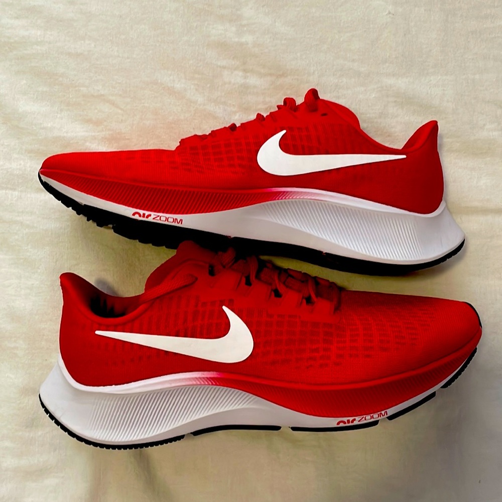 Nike Women’s Pegasus running shoe SZ 8.5M- Varsity red/white BRAND NEW!!!!